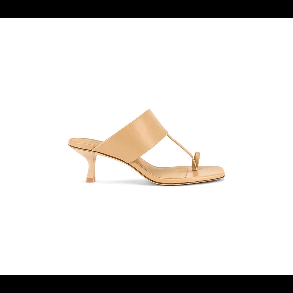 Yvette Sandal in Sand
Cult Gaia
39 / 9